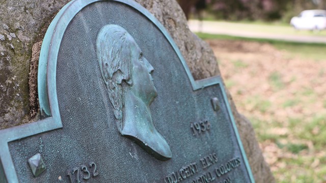 A plaque on the George Washington Memorial Parkway