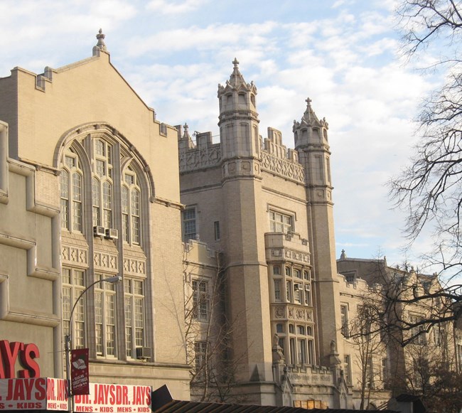 Photo of tall stone building. By Jim.henderson, Public Domain, https://commons.wikimedia.org/w/index.php?curid=5534245