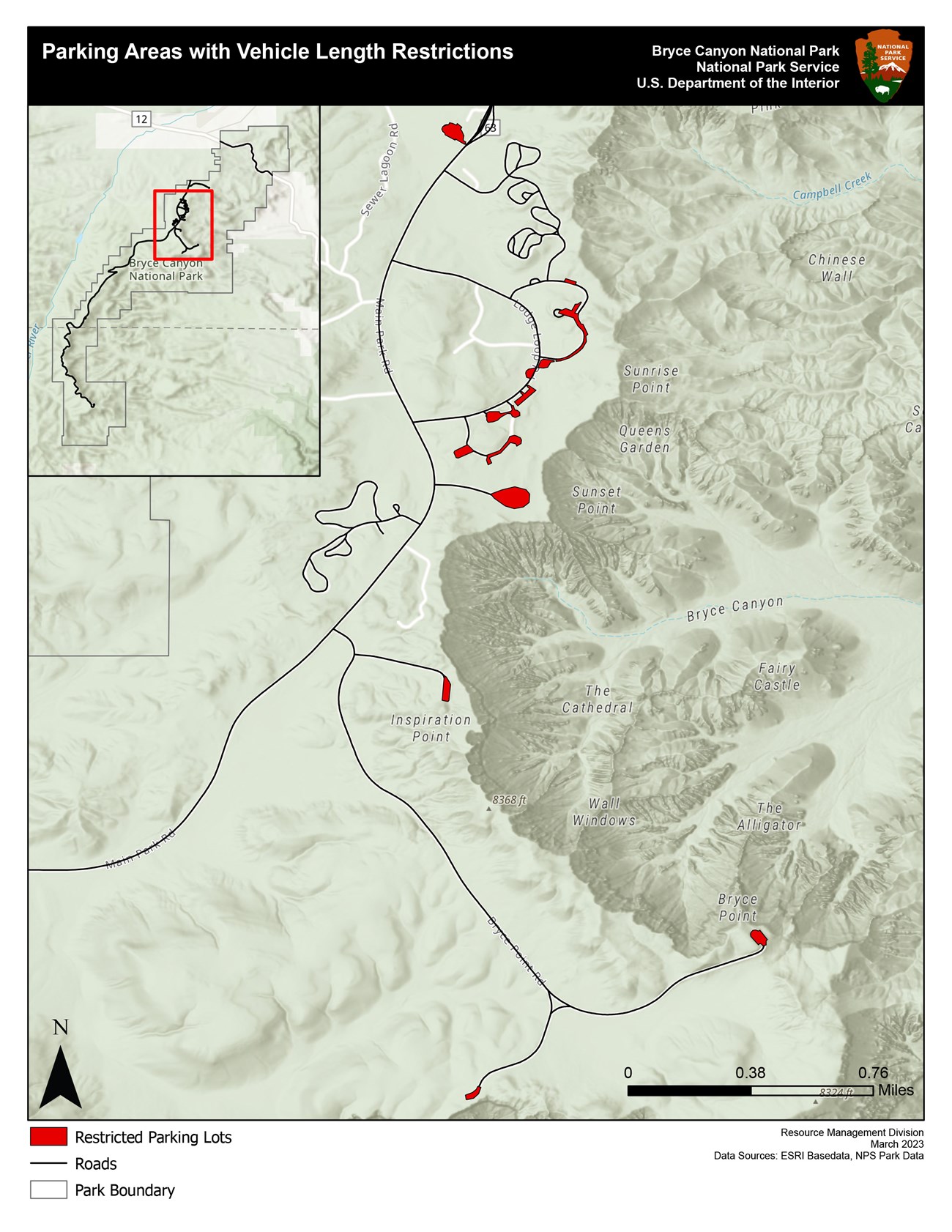 Map showing parking areas with vehicle length restrictions in the amphitheater area marked in red. An inset map at upper left shows this area in relation to the entire park.