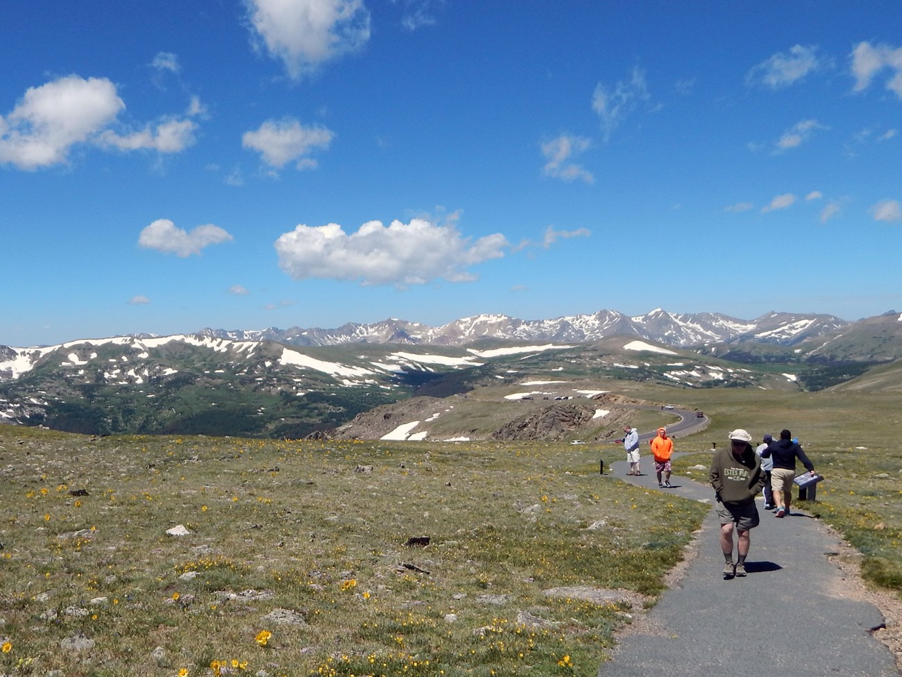 Visitors on Tundra Communities Trail