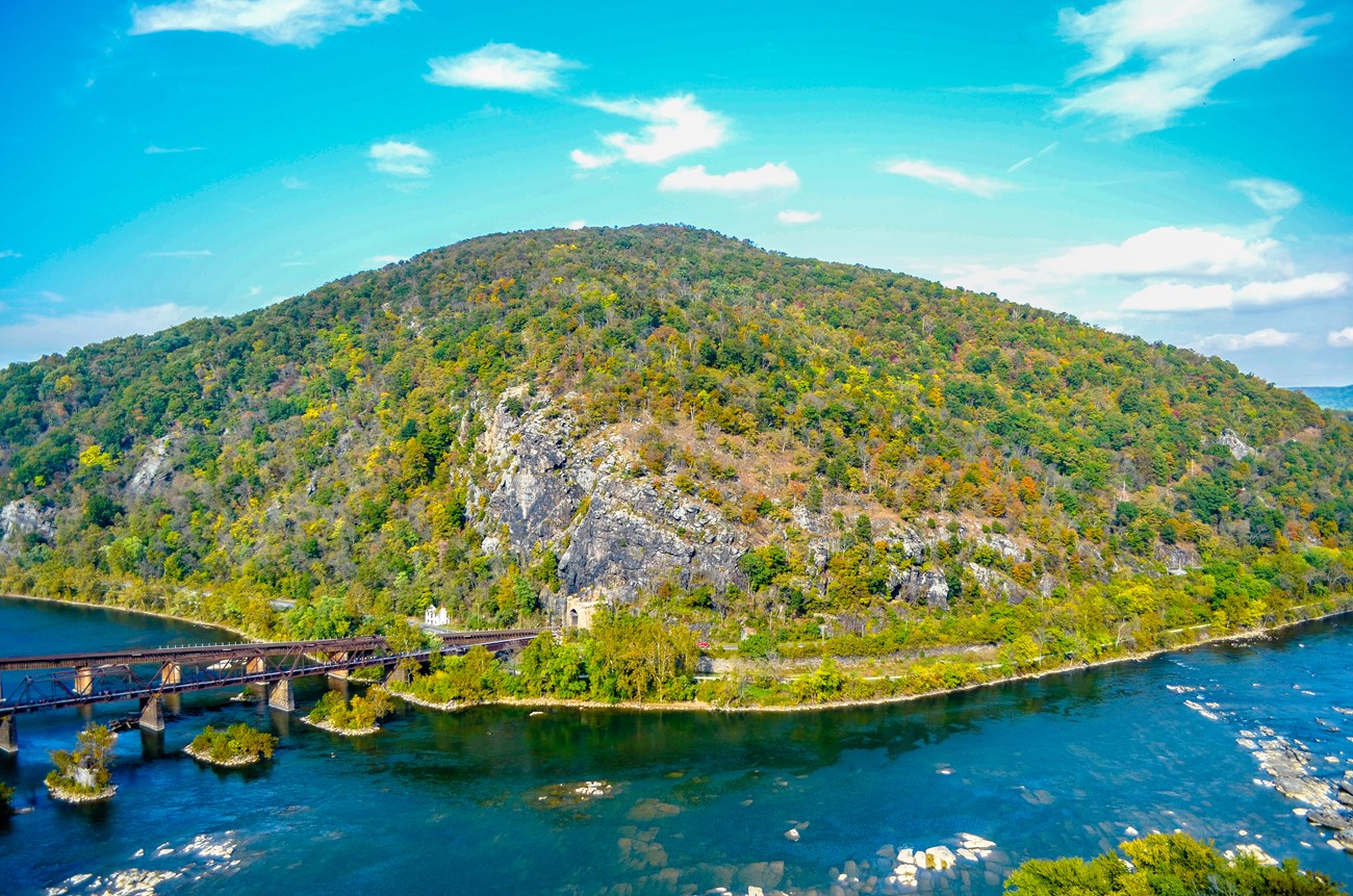 View from the Loudoun Heights Trail at Split Rock Overlook. You can see the train tracks and the south view of Maryland Heights.