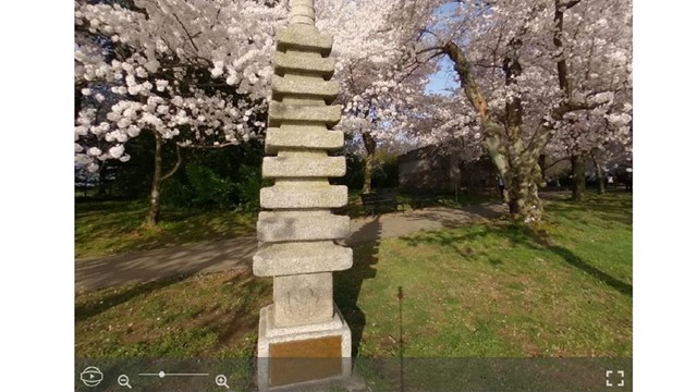 Screenshot of a 360-degree image of a Japanese pagoda statue 