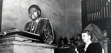 Mary <b><b>McLeod</b></b> <b><b>Bethune</b></b> and Eleanor Roosevelt