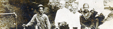 Matt Bransford leading a group into Mammoth Cave, circa 1920