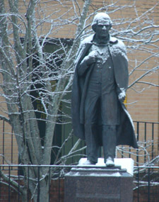statue-snow