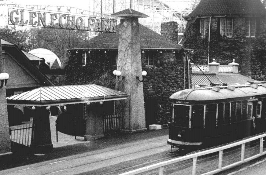 Photo of the front of an amusement park entrance.