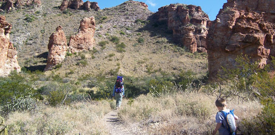 Hiking to the Red Rocks in Blue Creek Canyon
