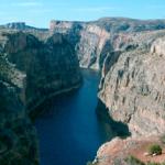 Bighorn Canyon rim overlooking lake near Devil Canyon Overlook
