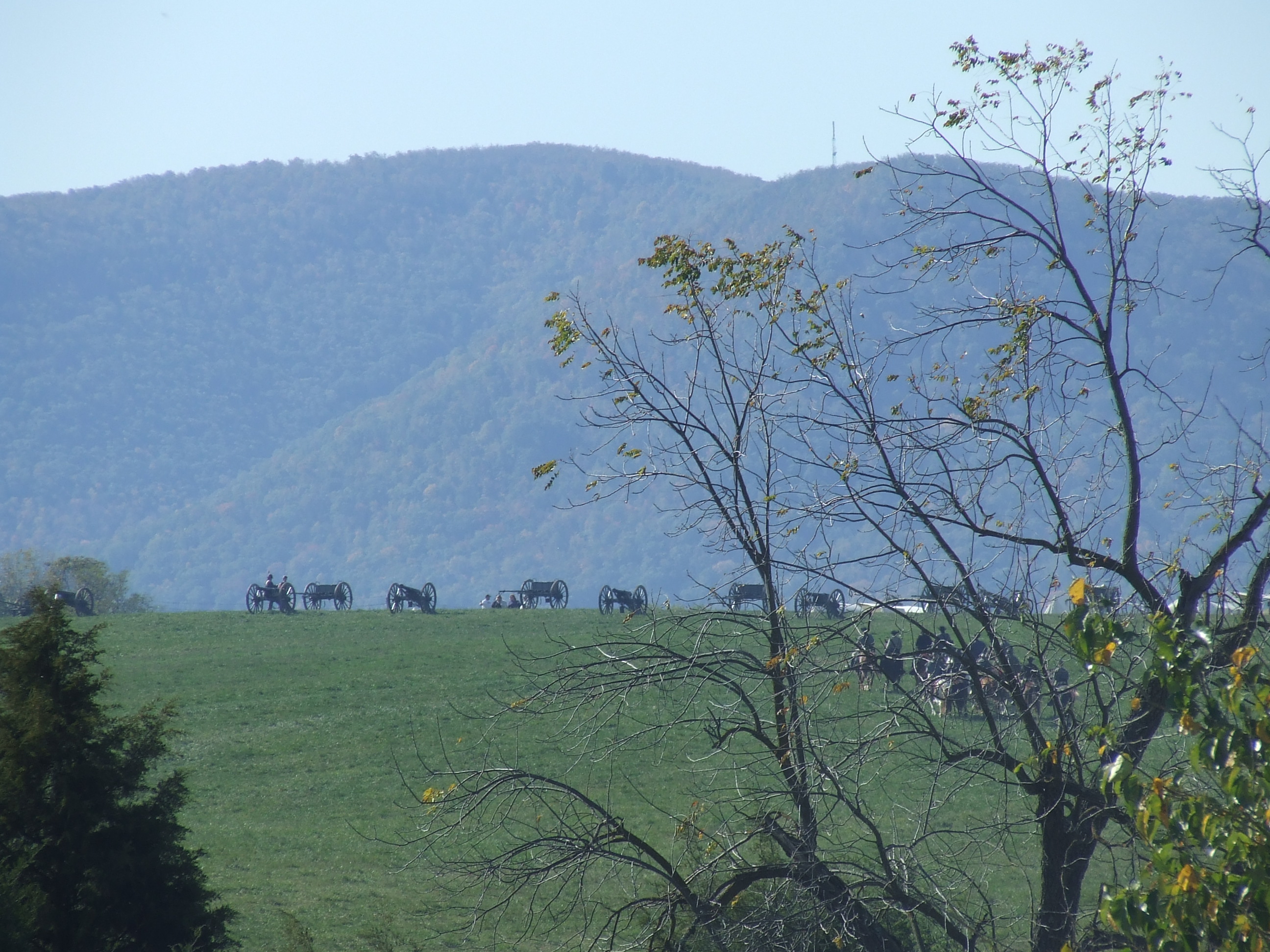 Artillery in the shadow of Masanutten Mountain.