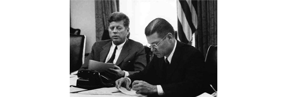 image of JFK and U.S. Secretary of 
Defense Robert McNamara during the 
Cuban Missile Crisis.