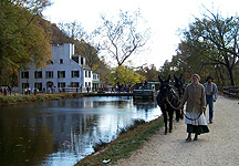 Photo Great Falls Tavern and canal boat Canal Clipper III locking through lock 20