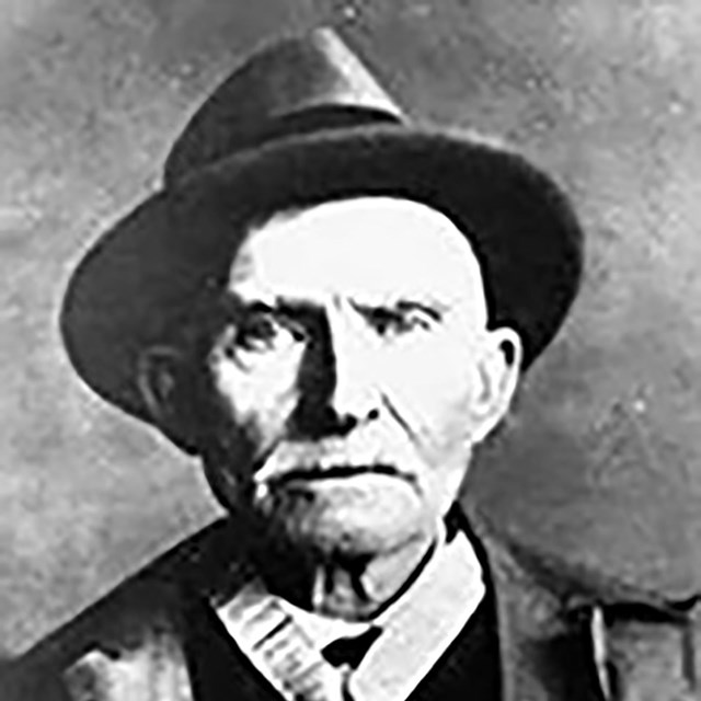 Historic black & white photo of Corp. Leander Herron as an old man.