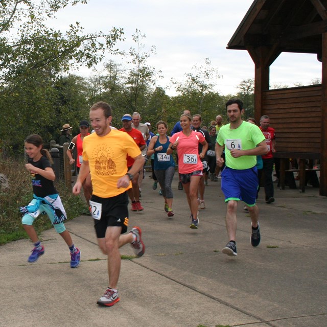 Runners taking off at the South Clatsop Slough Scramble