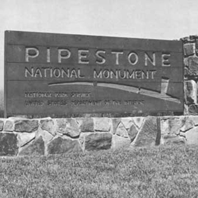 A photo of the Pipestone National Monument sign