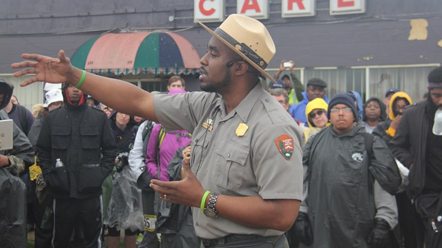 A NPS Park Ranger talking with visitors during a trail tour