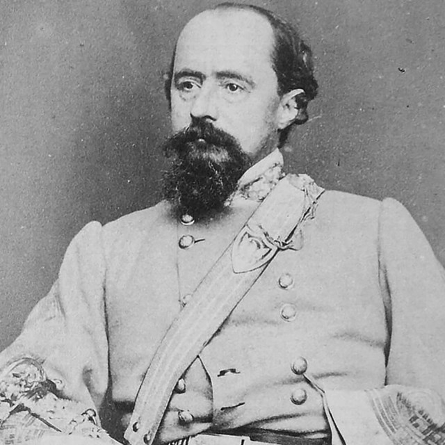 A black and white photograph of William Loring in confederate uniform missing his left arm.