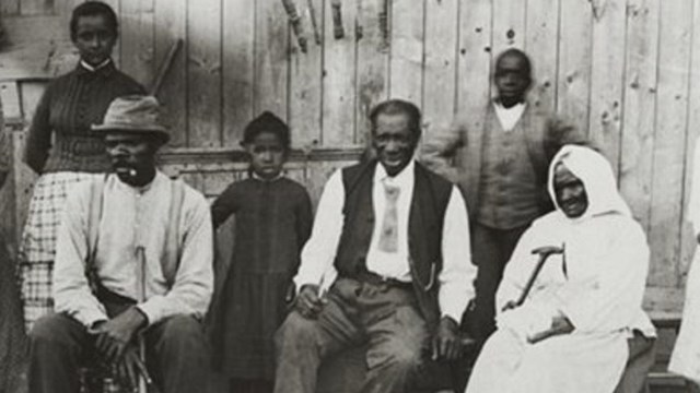 An elderly Tubman seated, surrounded by family, Schomburg Center for Research in Black Culture. 
