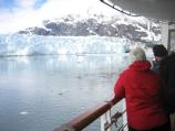 Cruise visitors enjoying the ice