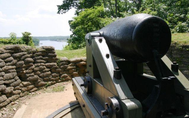 Modern photo of cannon at Drewry's Bluff overlooking James River