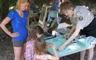 Artist in Residence, Kelly Adams, helps young park visitors with charcoal drawing techniques.