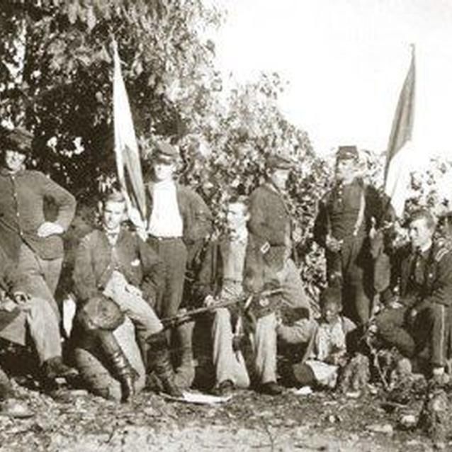 Photo of Union soldiers with signal flags
