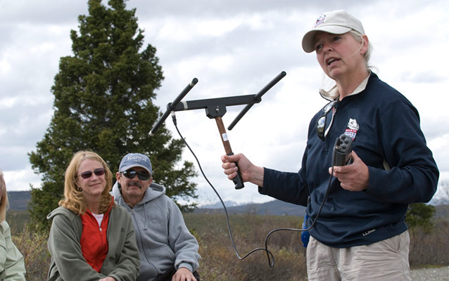 Image of naturalist and park visitors