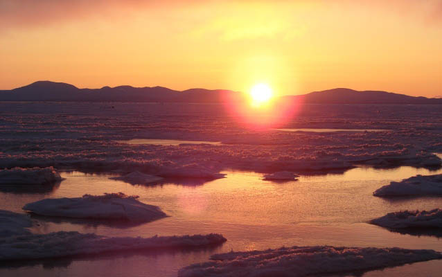 Seasonal sea ice breaks up in the spring