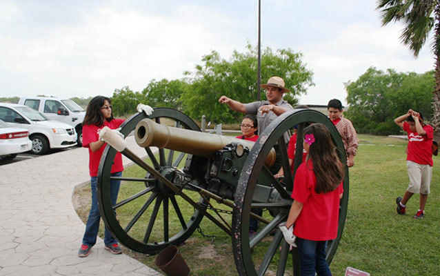 Students learning how to be a Cannoneer