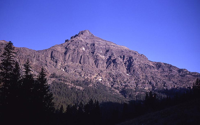 Picture of a Eagle Peak mountian againsts a blue sky