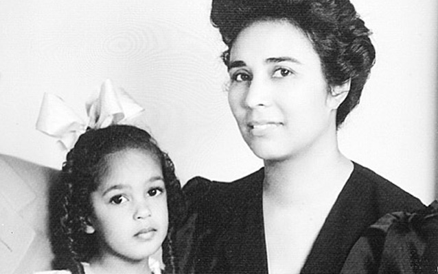 Image of Lucinda Todd and her daughter.