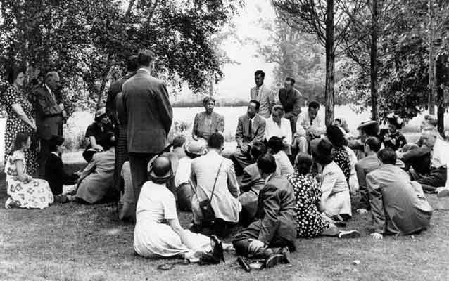 Eleanor Roosevelt with members of UNESCO
