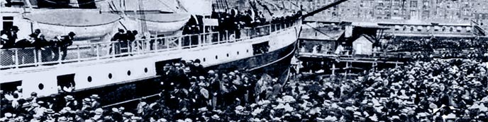 Masses board ships to the Klondike