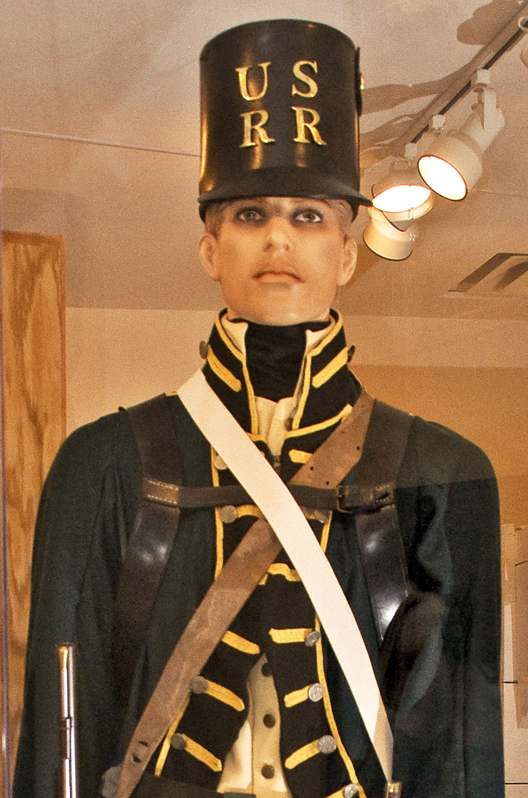 A United States of America soldier in a uniform that was worn in the War of 1812.