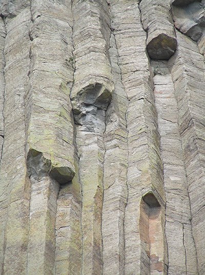 A view of the geometric columns which comprise Devils Tower