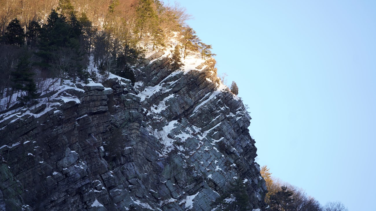 A side view of Mount Tammany covered in winter snow