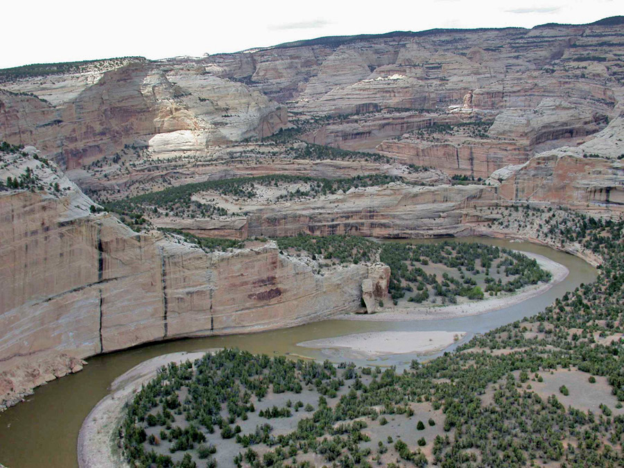 http://www.nps.gov/dino/images/HardingHoleOverlook5-02CF.jpg