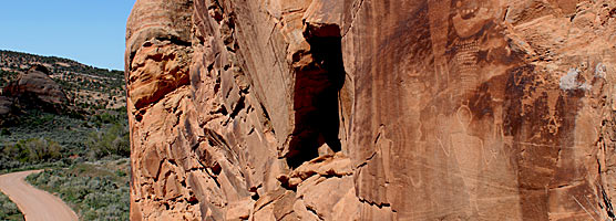 Cub Creek Road and petroglyphs
