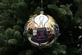 Painted lightbulb on the back of the 2007 White House Ornament.