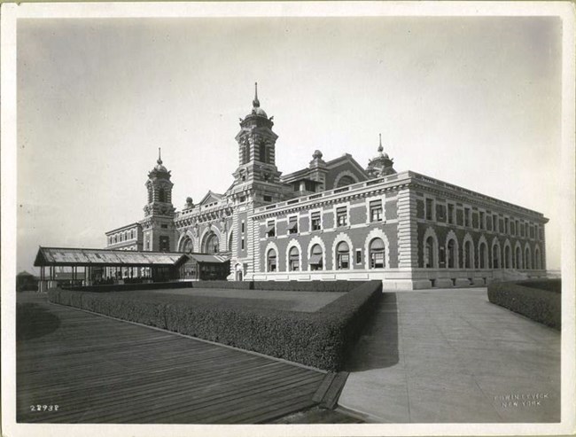 Historic photo of the Ellis Main Immigration Building