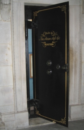 Safes, like this one, were used at Federal Hall to store currency as well as gold and silver bullion.