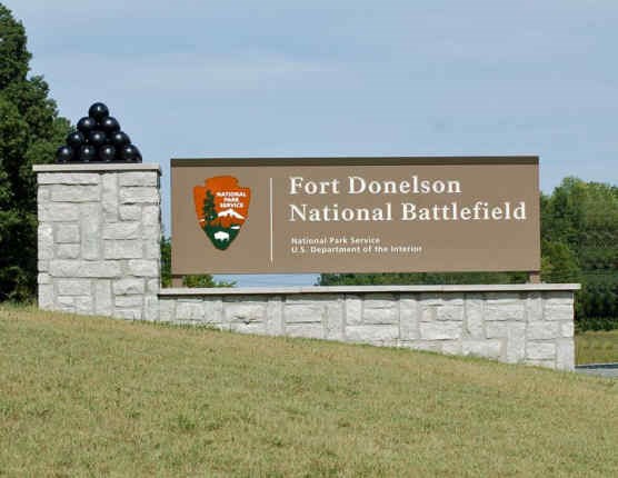 Fort Donelson entrance sign