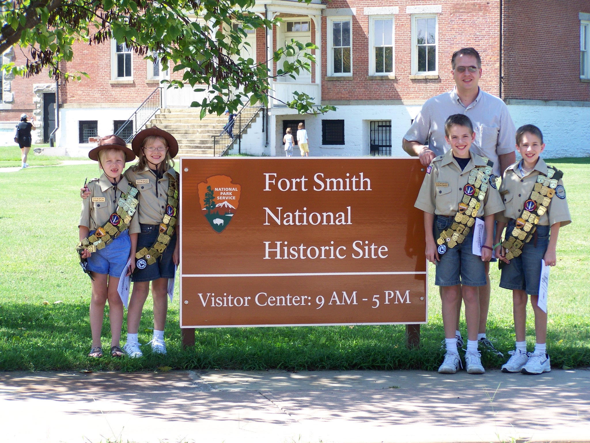 Veteran Jr. Rangers pose by the Fort Smith National Historic Site Welcome Sign.