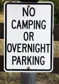 NoCampingSign