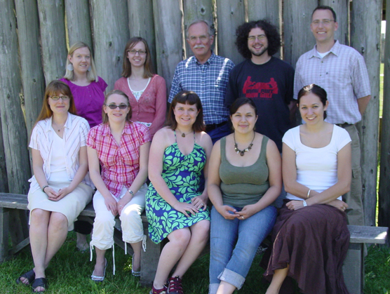 Members of the 2009 Public History Field School pose fpr a group photo at Fort Vancouver