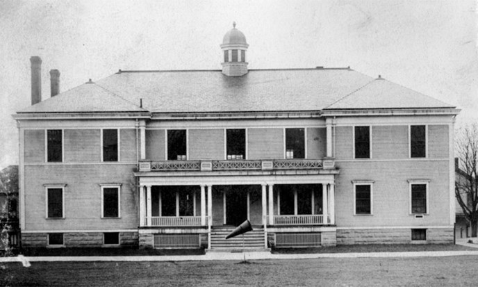Historic photograph of the front (north) side of Building 991, shortly after its completion in 1906.