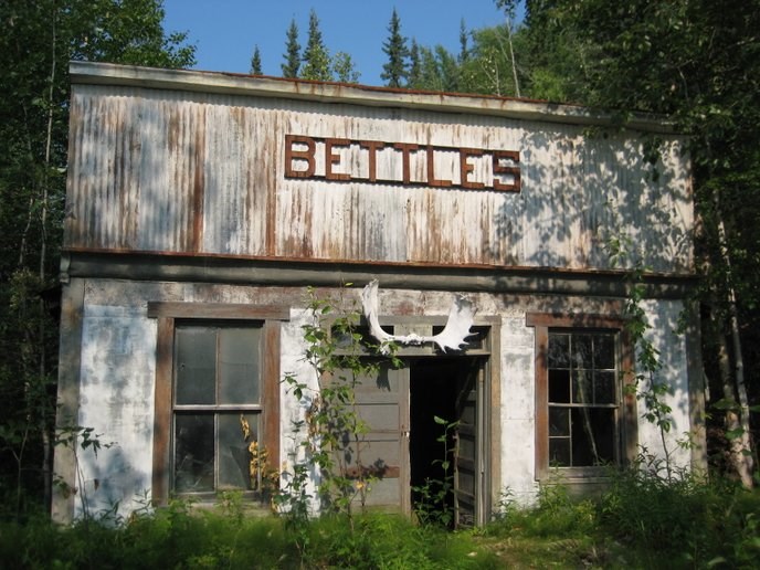 Modern photo from 2008 showing a building in Old Bettles, which is now abandoned.