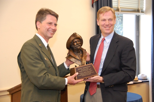 Scott Emmerich accepts 2010 Harry Yount Award