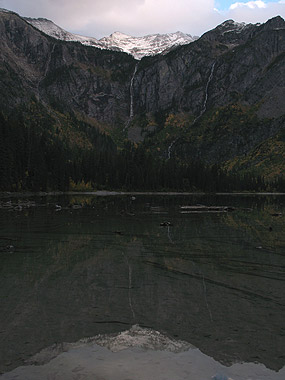 Picture of Avalanche Lake and the reflection of mountains