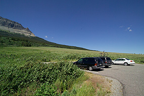 Picture of cars at a pullout on the Going-to-the-Sun Road
