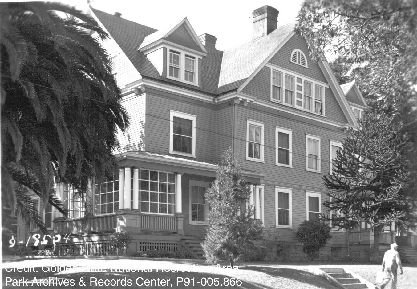 historic photo of officers' quarters at Fort Baker
